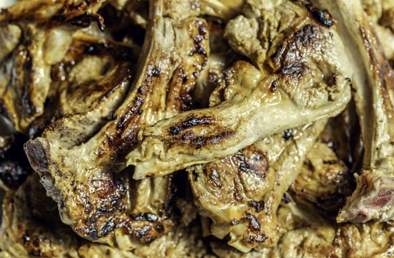Надземная снимок: террористы взорвали вкусной штабелированной barbequed сессии стоковая фотография rf