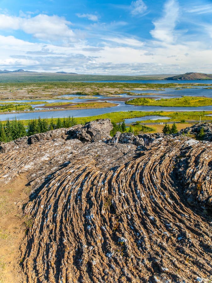 Национальный парк Thingvellir с красивыми озерами и тектоническими горными породами, Исландией стоковые изображения rf Национальный парк Thingvellir с красивыми озерами и тектоническими горными породами, Исландией стоковые изображения rf