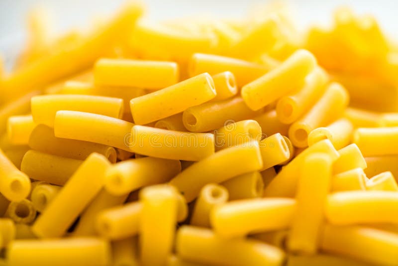 Необработанный итальянский конец pasta макаронной продукции по представлению