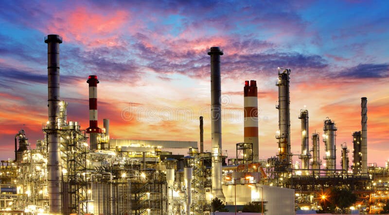 Нефтяная промышленность нефти и газ - рафинадный завод, фабрика, нефтехимический завод стоковое изображение
