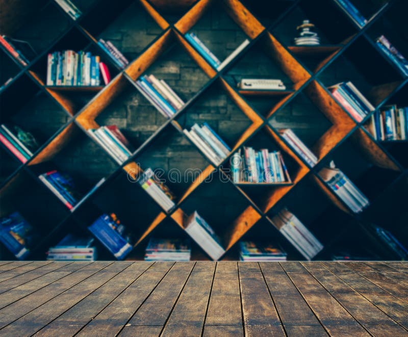 Неясное изображение много старых книг на книжных полках в библиотеке стоковое изображение