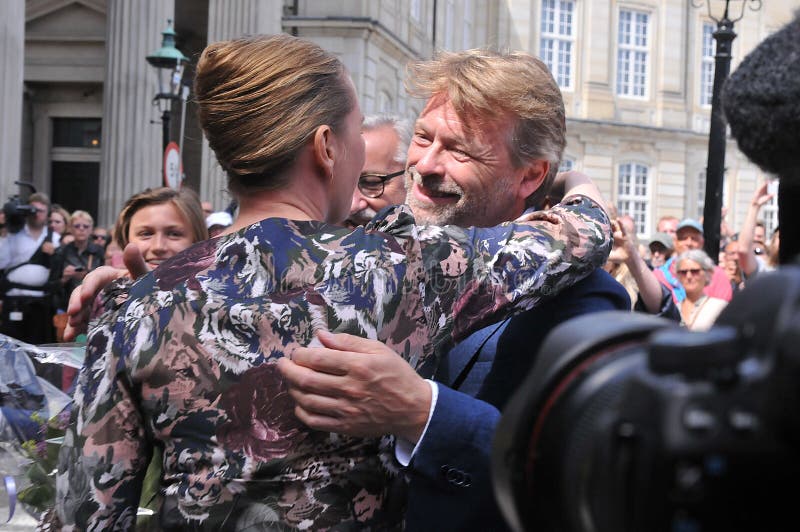 НОВОЕ MS ПРЕМЬЕР-МИНИСТРА METTE FREDERIKSEN И ПАРЕНЬ стоковое фото НОВОЕ MS ПРЕМЬЕР-МИНИСТРА METTE FREDERIKSEN И ПАРЕНЬ стоковое фото