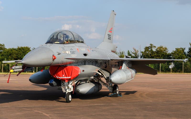 Норвежская истребительная авиация F16 военновоздушной силы стоковые изображения rf Норвежская истребительная авиация F16 военновоздушной силы стоковые изображения rf