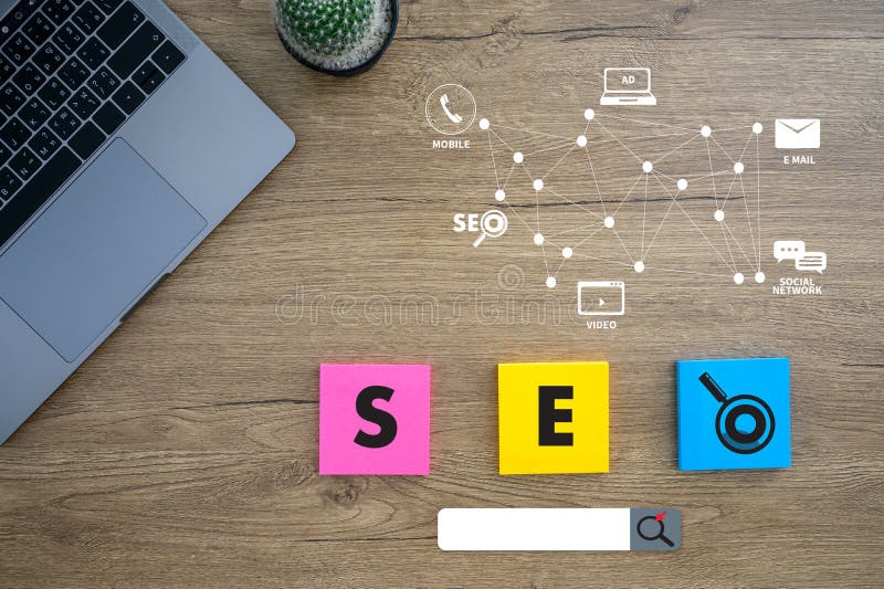 Ноутбук компьютера ища двигатель оптимизируя концепцию технологии SEO стоковое фото Ноутбук компьютера ища двигатель оптимизируя концепцию технологии SEO стоковое фото
