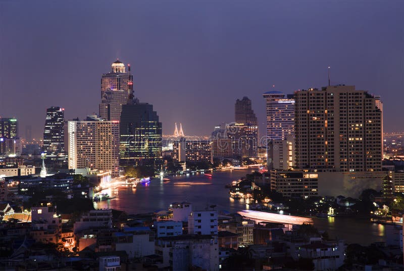 ноча города bangkok стоковое изображение rf ноча города bangkok стоковое изображение rf