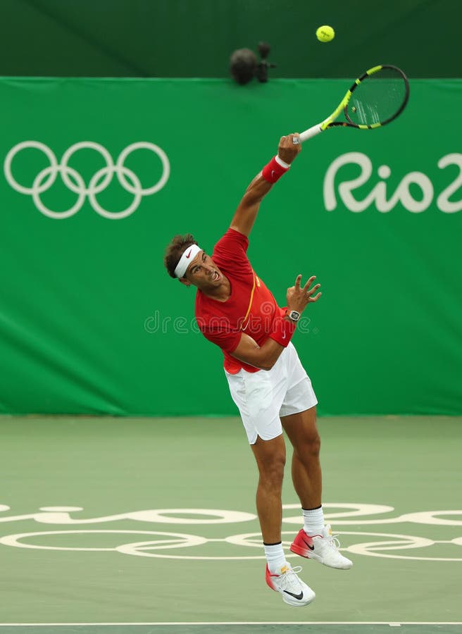 Олимпийский чемпион Рафаэль Nadal Испании в действии во время людей определяет первую спичку круга Рио 2016 Олимпийских Игр стоковое изображение Олимпийский чемпион Рафаэль Nadal Испании в действии во время людей определяет первую спичку круга Рио 2016 Олимпийских Игр стоковое изображение