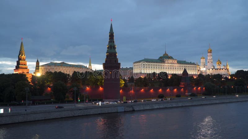 Обваловка около Кремля в Москве на ноче