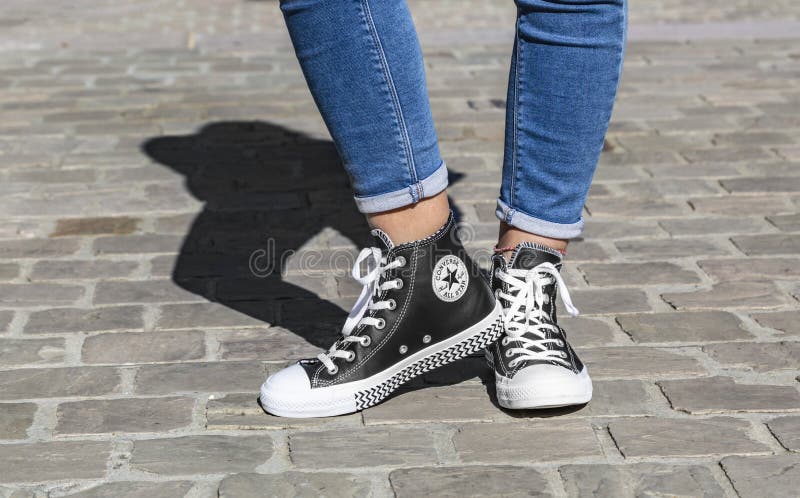 7 865 Converse RF Dreamstime