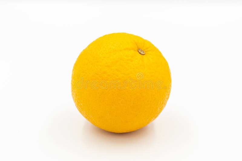 Одно оранжевое sunkist на белой предпосылке стоковая фотография Одно оранжевое sunkist на белой предпосылке стоковая фотография