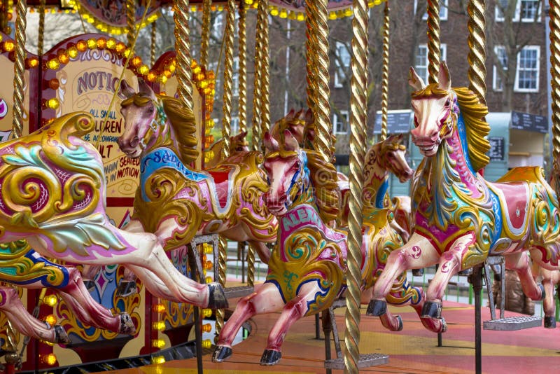 Лондон, Великобритания 12-ое апреля 2019 greenwich Carousel рядом с морским музеем стоковое изображение Лондон, Великобритания 12-ое апреля 2019 greenwich Carousel рядом с морским музеем стоковое изображение