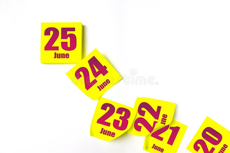 25 25-ое июня. День 25 месяца даты календаря. Многие желтый лист календаря. День летних месяца концепции года стоковые фото
