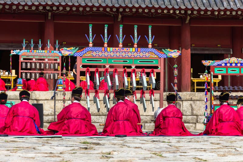 1 November 2014, Seoul, South Korea: Jerye ceremony held twice per year in Jongmyo Shrine to worship the Confucian tablets of the 19 emperors enshrined here. Jongmyo is a UNESCO world heritage site. 1 November 2014, Seoul, South Korea: Jerye ceremony held twice per year in Jongmyo Shrine to worship the Confucian tablets of the 19 emperors enshrined here. Jongmyo is a UNESCO world heritage site.