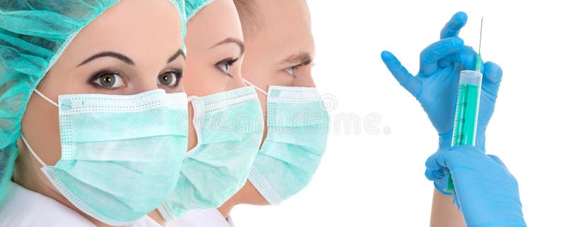 Операция медицины и здравоохранения epidemy конец концепции по портрету врачей в защитные маски и руках в проведении перчаток. стоковые фотографии rf