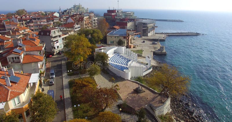 Осень Pomorie от берега к побережью Чёрного моря в Болгарии стоковые фото