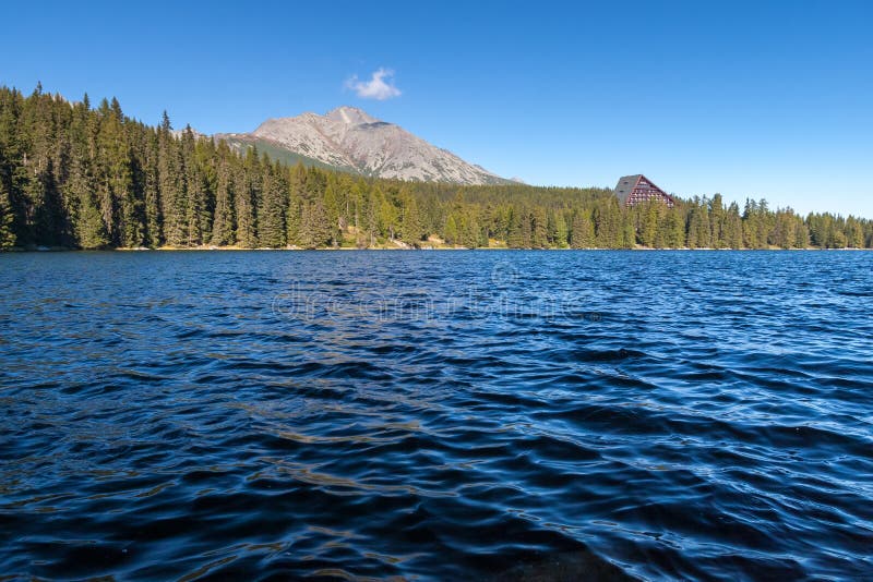Осень на Strbske Тарне, высоких горах Tatras, Словакии стоковое изображение Осень на Strbske Тарне, высоких горах Tatras, Словакии стоковое изображение