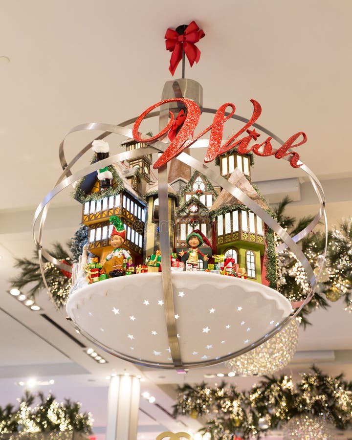 Отдел Macy's украшений праздника стоковые фотографии rf Отдел Macy's украшений праздника стоковые фотографии rf