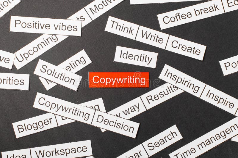 Отрезанная надпись бумаги copywriting на красной предпосылке, окруженной другими надписями на темной предпосылке Концепция облака стоковая фотография rf Отрезанная надпись бумаги copywriting на красной предпосылке, окруженной другими надписями на темной предпосылке Концепция облака стоковая фотография rf