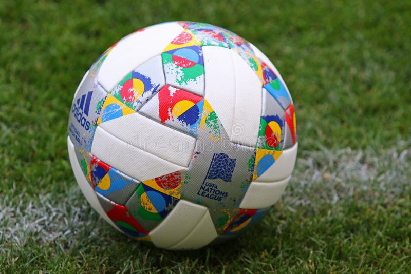 Официальный шарик спички лиги 2018/2019 наций UEFA стоковое изображение Официальный шарик спички лиги 2018/2019 наций UEFA стоковое изображение