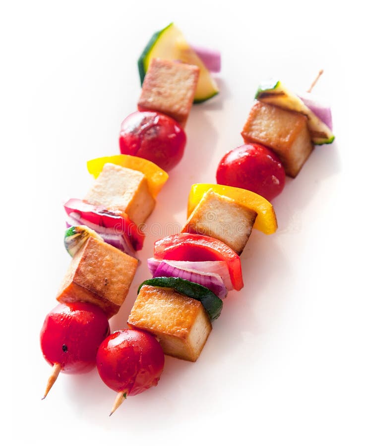 Очень вкусные зажаренные копченые kebabs тофу и овоща стоковая фотография