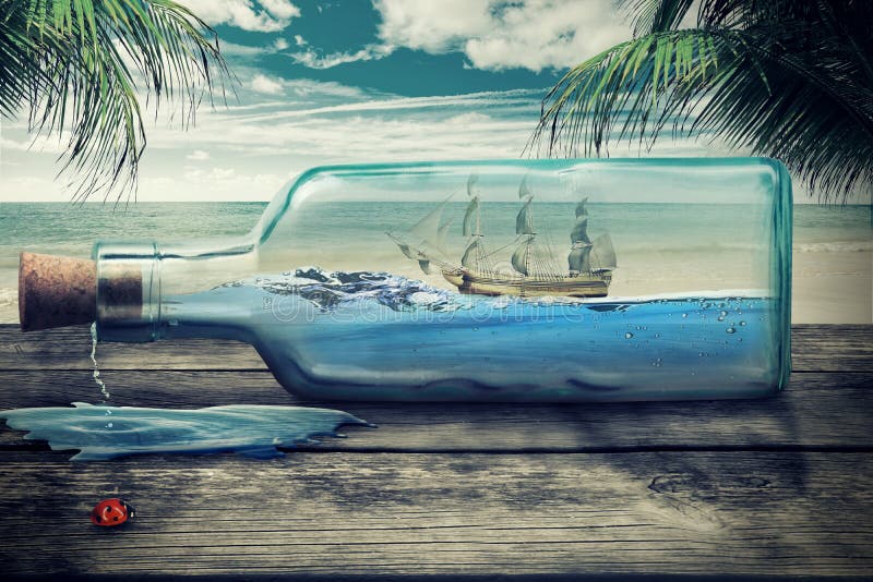 Плавать яхта в бутылке на красивом seascape Красивая заставка стоковая фотография rf Плавать яхта в бутылке на красивом seascape Красивая заставка стоковая фотография rf