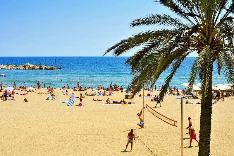 Barceloneta goli turisti slike
