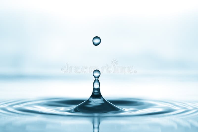 Падение воды стоковые изображения rf Падение воды стоковые изображения rf