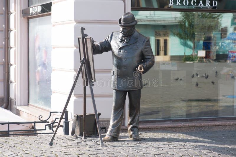 Памятник к известный во всем мире художнику Ignatius Roshkovich художника в Uzhgorod стоковое фото Памятник к известный во всем мире художнику Ignatius Roshkovich художника в Uzhgorod стоковое фото