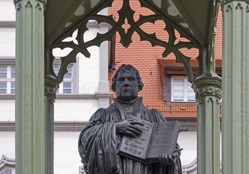 Памятник Мартина Luther в Wittenberg стоковые изображения rf Памятник Мартина Luther в Wittenberg стоковые изображения rf