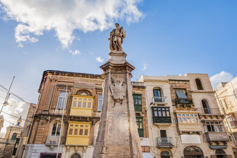 Памятник победы на квадрате Vittoriosa в Birgu, Мальте стоковое изображение rf Памятник победы на квадрате Vittoriosa в Birgu, Мальте стоковое изображение rf