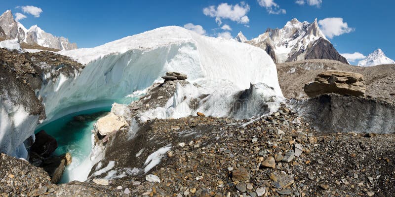 Панорама ледника Baltoro, Пакистан стоковые изображения rf Панорама ледника Baltoro, Пакистан стоковые изображения rf