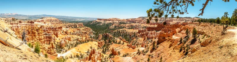 Панорамный взгляд от пункта захода солнца - каньона Bryce стоковое фото Панорамный взгляд от пункта захода солнца - каньона Bryce стоковое фото