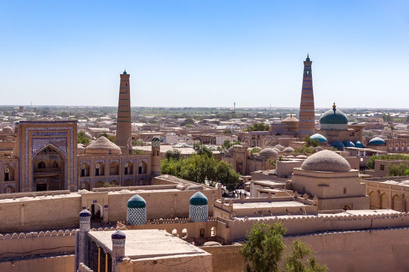 Панорамный взгляд Kunya-ковчега мечети и цитадели Khodja ислама - Khiva, Узбекистана стоковое фото Панорамный взгляд Kunya-ковчега мечети и цитадели Khodja ислама - Khiva, Узбекистана стоковое фото