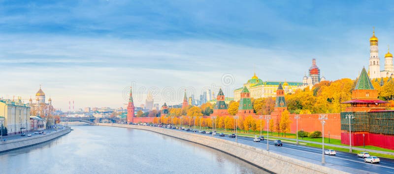 Панорамный взгляд реки Москвы Кремля и Москвы стоковое изображение rf Панорамный взгляд реки Москвы Кремля и Москвы стоковое изображение rf