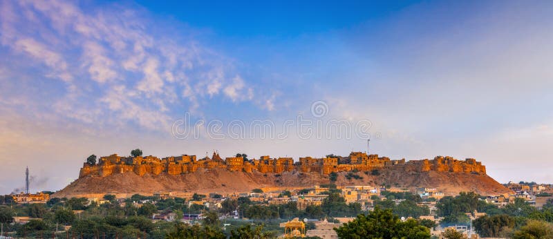 Панорамный взгляд форта Jaisalmer на зоре, Раджастхан, Индия стоковая фотография Панорамный взгляд форта Jaisalmer на зоре, Раджастхан, Индия стоковая фотография