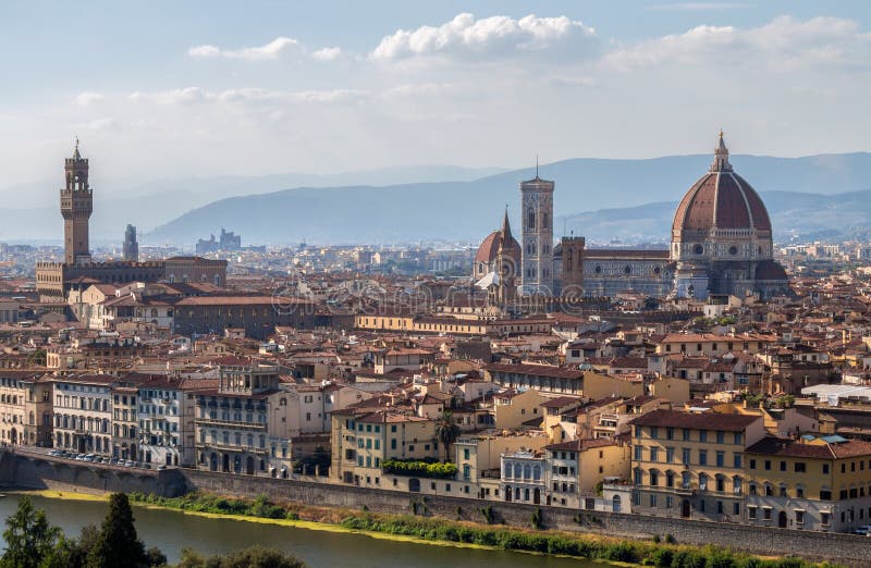 Панорамный взгляд церков Fiori dei Santa Maria, купола и Palazzo Vecchio от piazzale Микеланджело в Флоренсе, Тоскане, Италии стоковые фото Панорамный взгляд церков Fiori dei Santa Maria, купола и Palazzo Vecchio от piazzale Микеланджело в Флоренсе, Тоскане, Италии стоковые фото