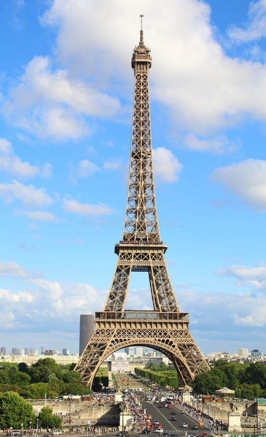 ПАРИЖ, ФРАНЦИЯ - июль 2017: Eiffel самые известные ориентир ориентиры стоковая фотография