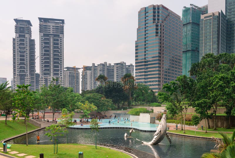 Парк KLCC в Куалае-Лумпур, Малайзии стоковое фото rf Парк KLCC в Куалае-Лумпур, Малайзии стоковое фото rf