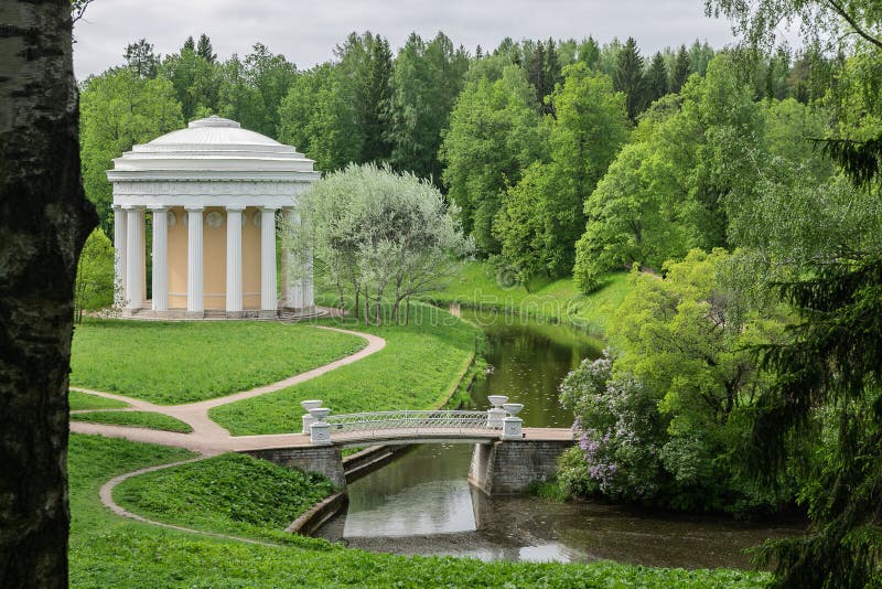 Парк ландшафта в предместье Санкт-Петербурга - Павловска стоковая фотография rf Парк ландшафта в предместье Санкт-Петербурга - Павловска стоковая фотография rf
