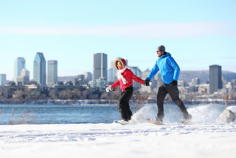 пары montreal snowshoeing стоковое изображение rf