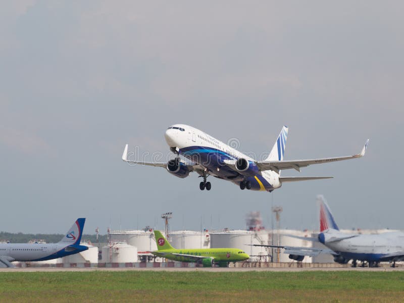 Пассажирский самолет Боинг 737-8K5/w, авиакомпания NordStar стоковые фото Пассажирский самолет Боинг 737-8K5/w, авиакомпания NordStar стоковые фото