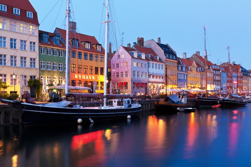 пейзаж nyhavn вечера copenhagen Дании стоковое изображение пейзаж nyhavn вечера copenhagen Дании стоковое изображение