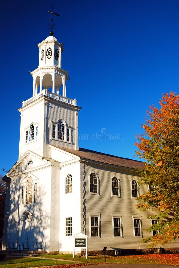 Первая относящаяся к конгрегации церковь в Bennington, VT стоковая фотография rf
