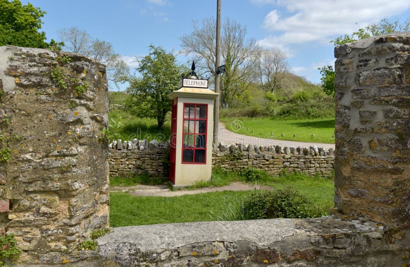 Переговорная будка в дезертированной деревне Tyneham стоковая фотография rf