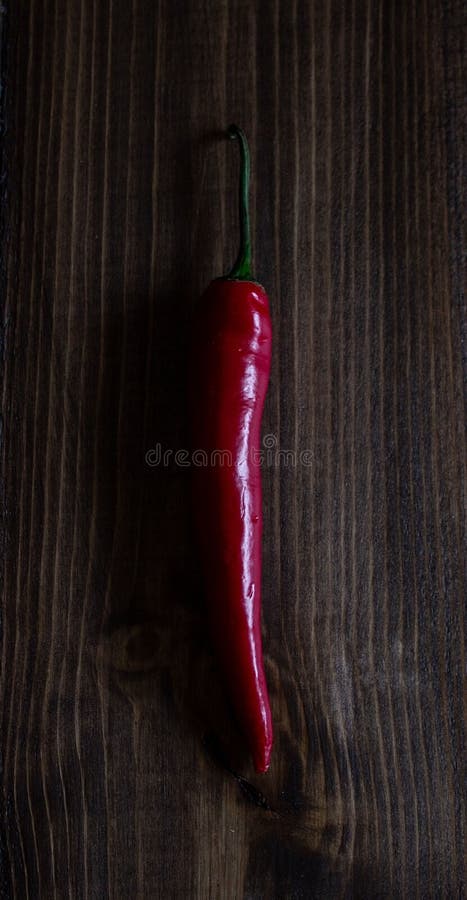 Перец Chili на деревянной предпосылке Взгляд сверху стоковое изображение rf Перец Chili на деревянной предпосылке Взгляд сверху стоковое изображение rf