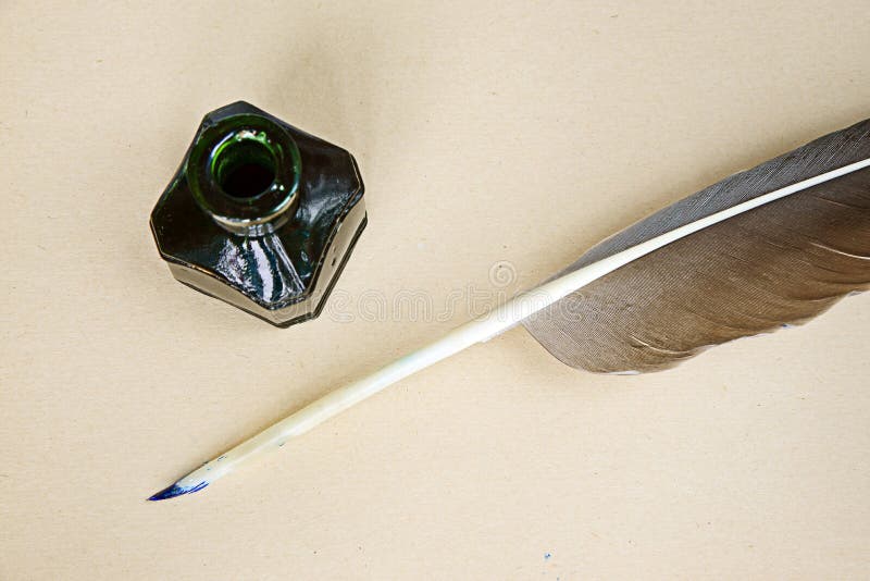 Перо, чернила и лист старой бумаги Стоковое Изображение - изображение ...