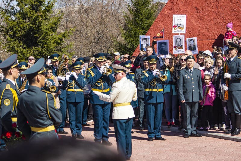 ПЕТРОПАВЛОВСК 9-ОЕ МАЯ 2018: резиденты в памятном шествии стоковые изображения ПЕТРОПАВЛОВСК 9-ОЕ МАЯ 2018: резиденты в памятном шествии стоковые изображения