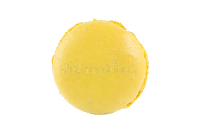 Печенья желтого цвета Macaron, на белой предпосылке стоковые изображения rf Печенья желтого цвета Macaron, на белой предпосылке стоковые изображения rf