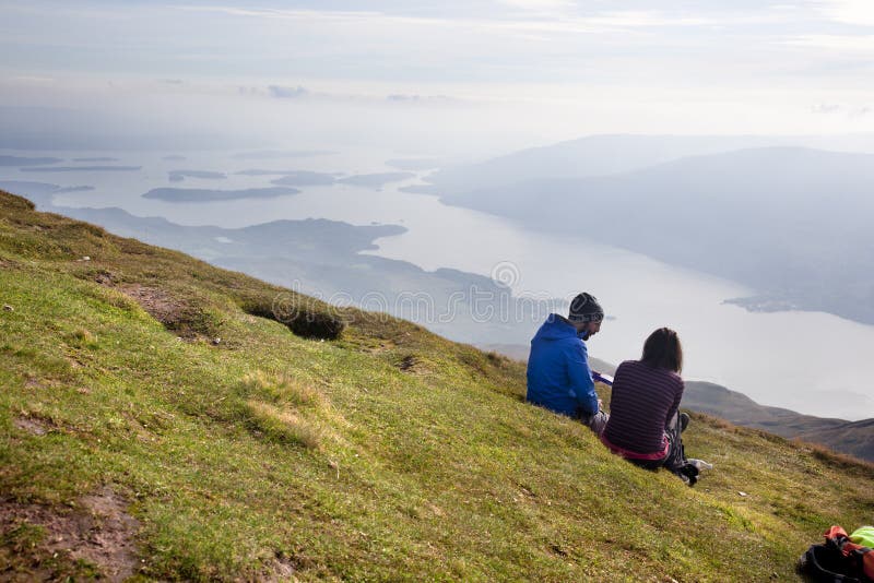 Пеший туризм на Бен Lomond стоковые фотографии rf