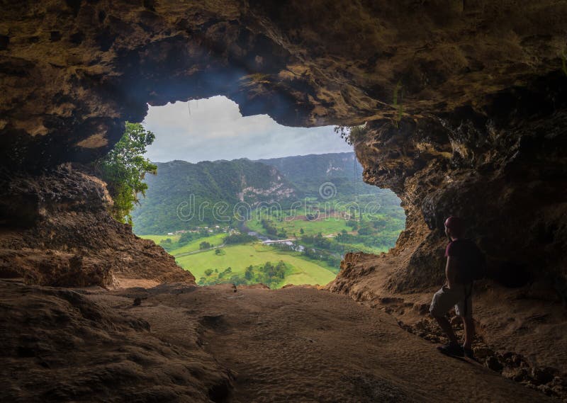 Пещера окна на Cueva Ventana в Пуэрто-Рико стоковое фото rf Пещера окна на Cueva Ventana в Пуэрто-Рико стоковое фото rf