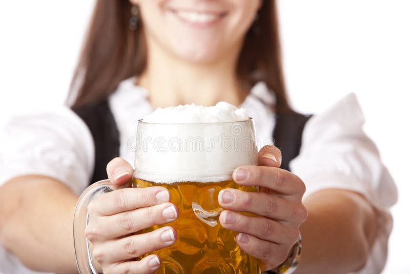 пиво держало женщину глиняной кружки макроса oktoberfest стоковые фотографии rf пиво держало женщину глиняной кружки макроса oktoberfest стоковые фотографии rf